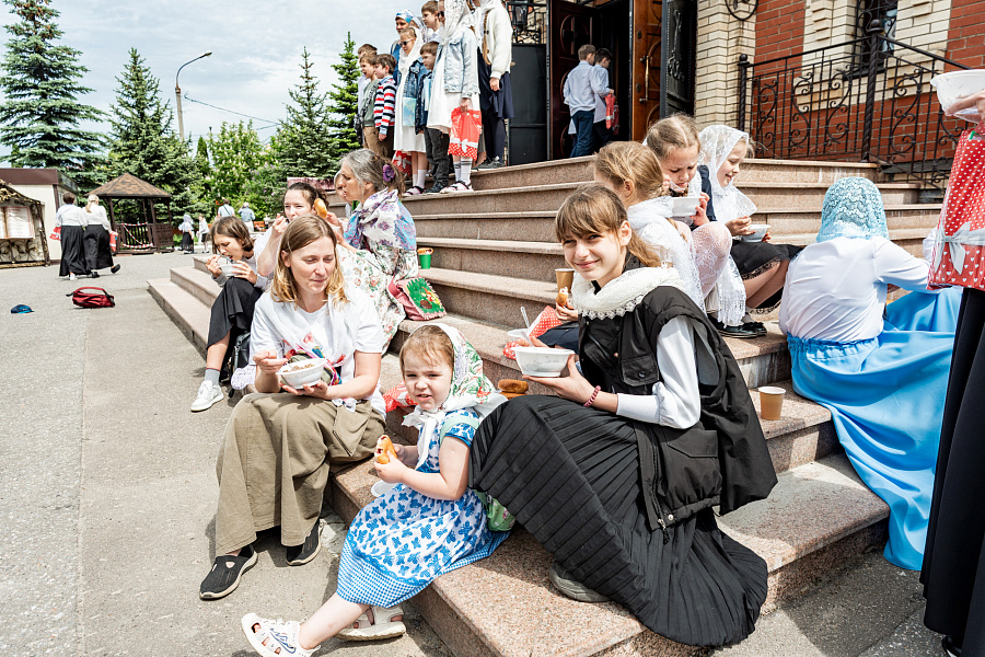 Первое архиерейское богослужение с участием сводного детского хора Подольской епархии в соборе Всех святых, в земле Русской просиявших города Домодедово